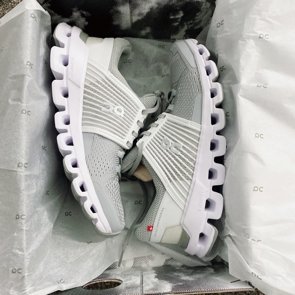NWT on-cloud everyday shoes